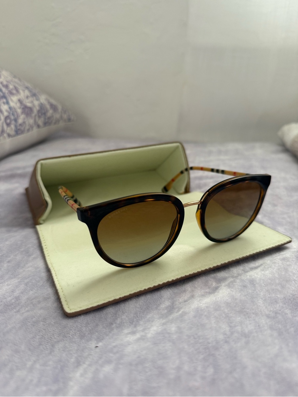 Tortoiseshell Round Women's Sunglasses - Brown Gradient Lenses